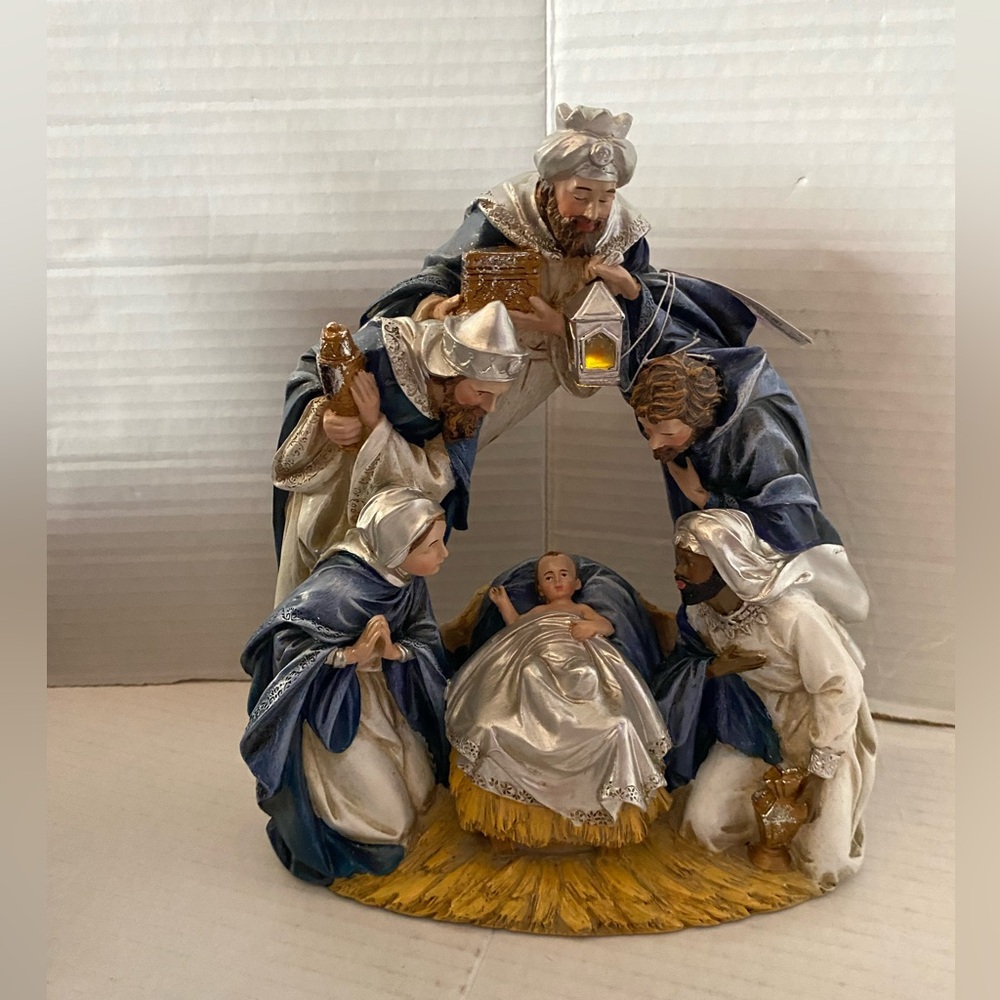 Joseph’s Studio Roman 9”H lighted arched Nativity Navy Sparkle